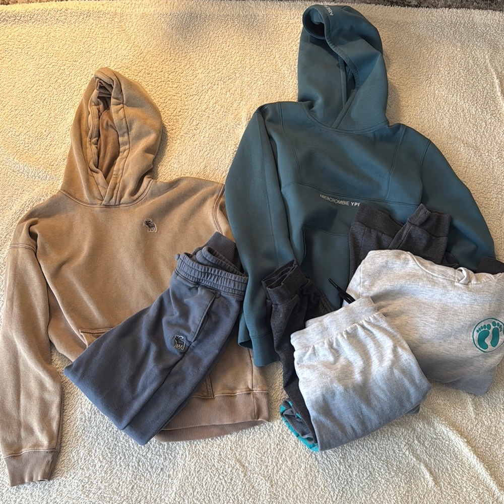 Boys 11/12 (Medium) hoodies and sweat pants.